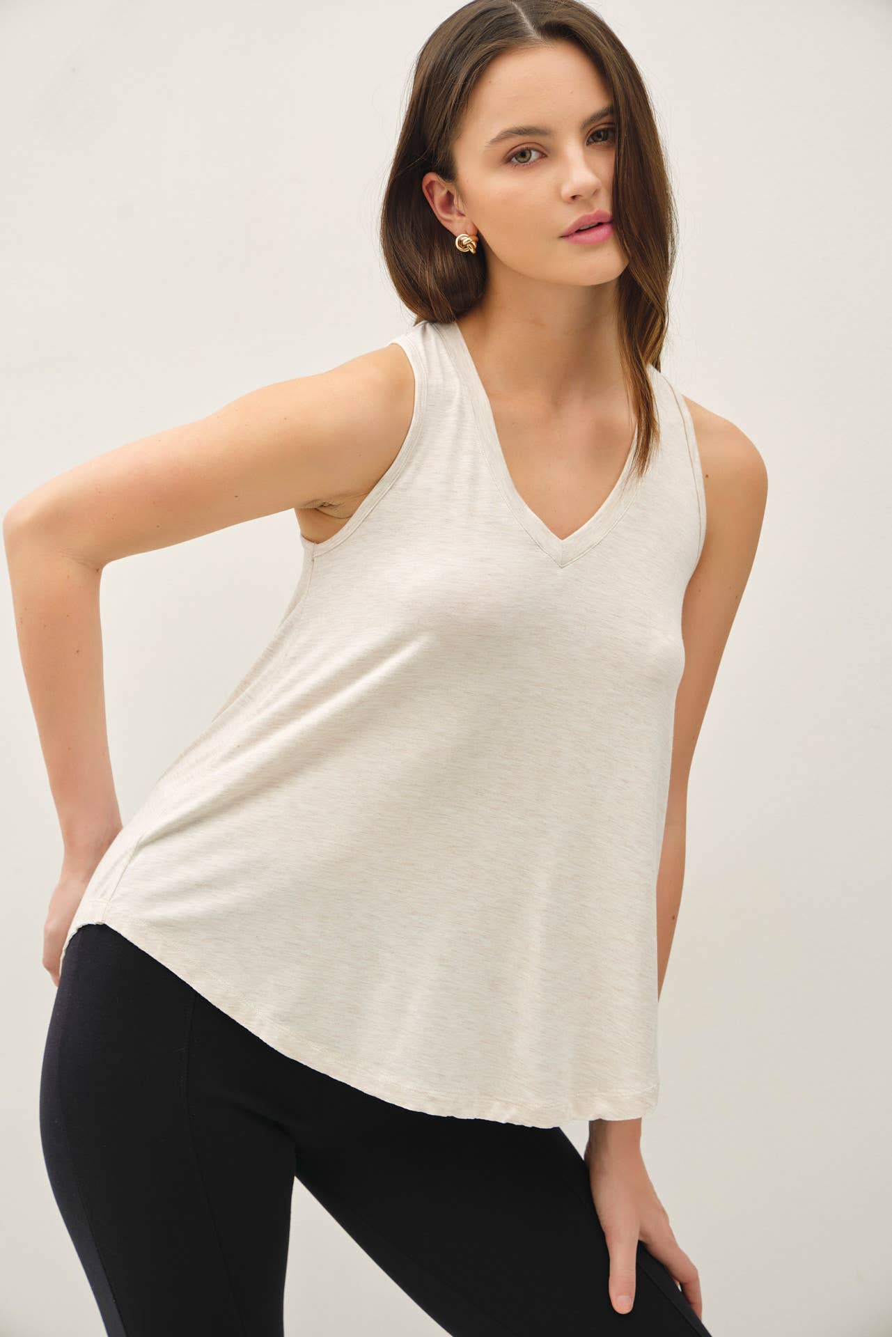 V-NECK SWING TANK