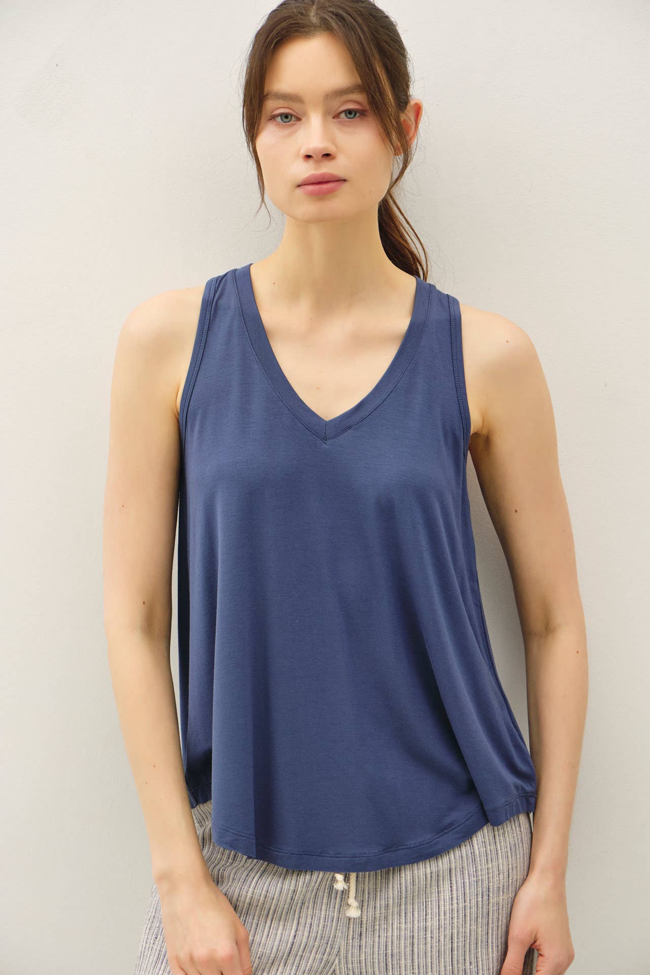 V-NECK SWING TANK