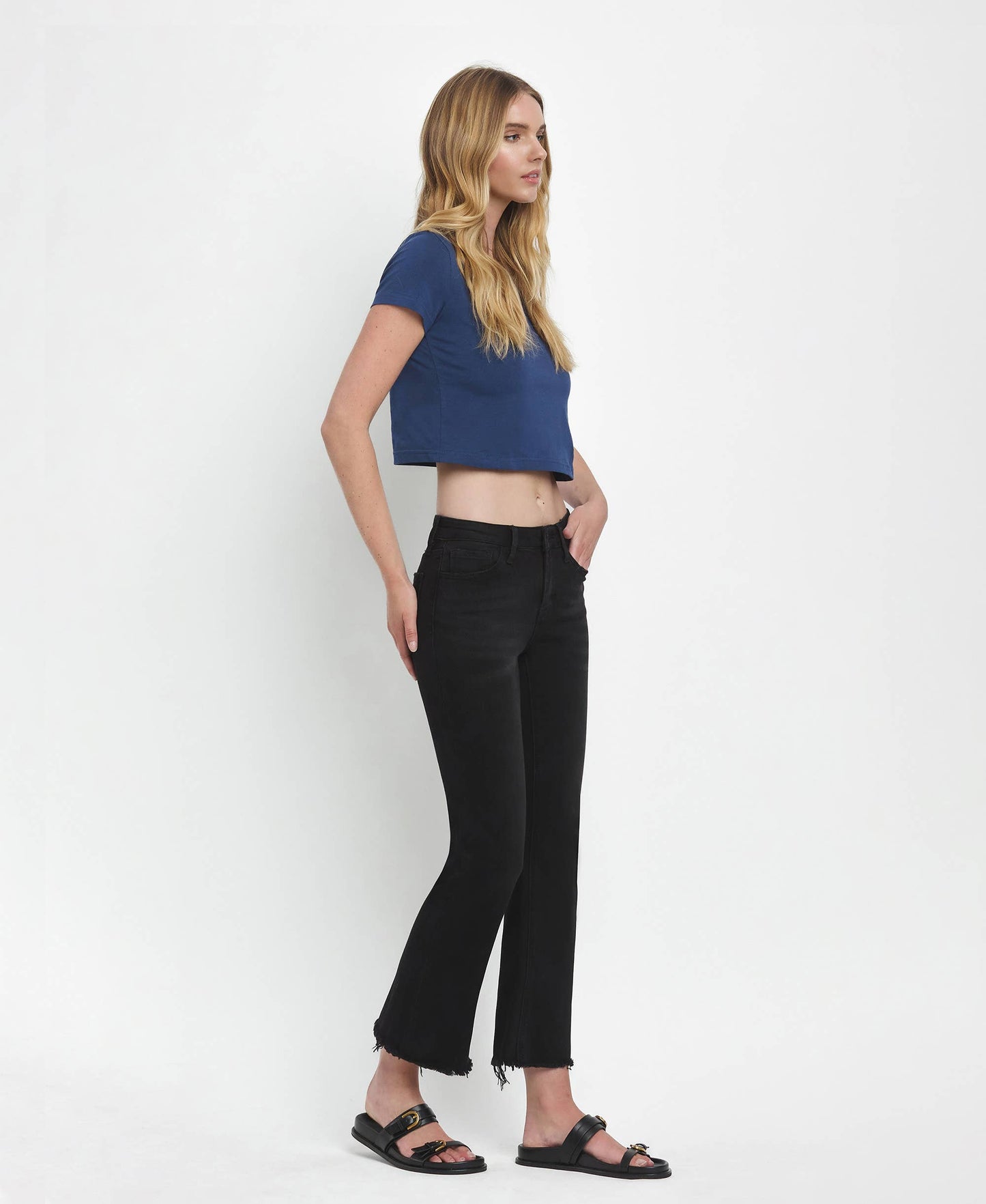 MID RISE BLACK CROP JEANS