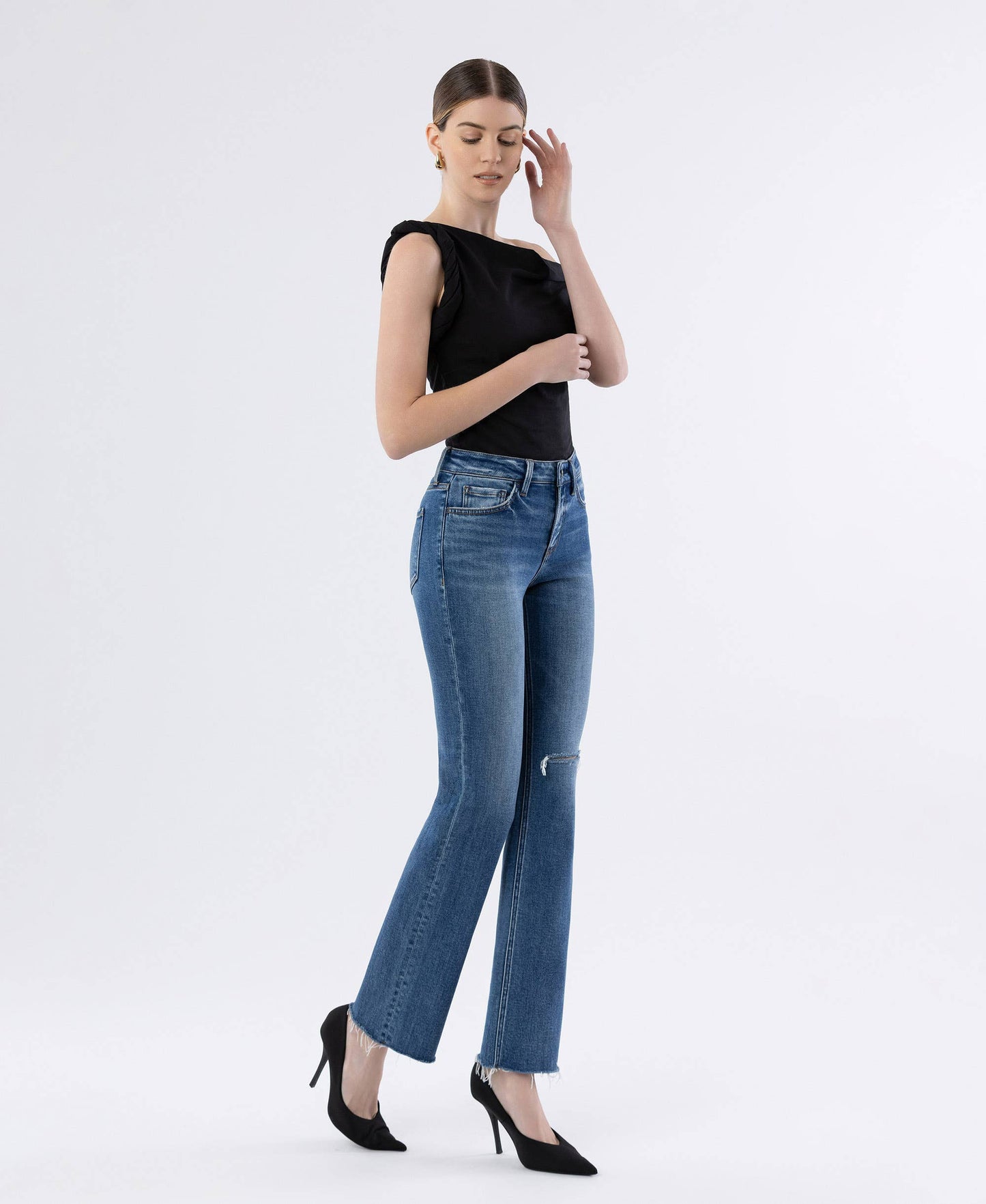 VICTORIA HIGH RISE RAW HEM STRAIGHT JEANS T6679