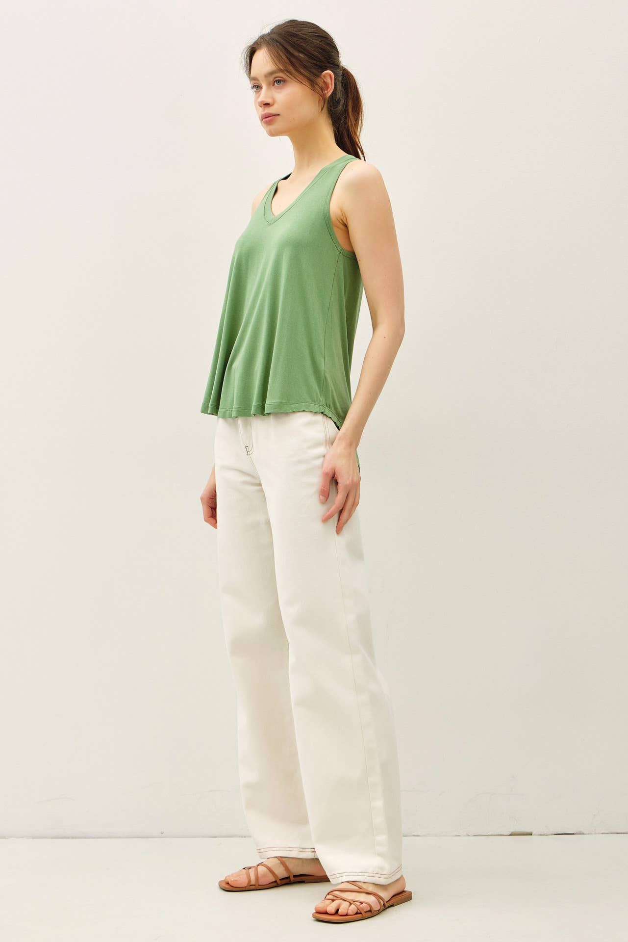 V-NECK SWING TANK