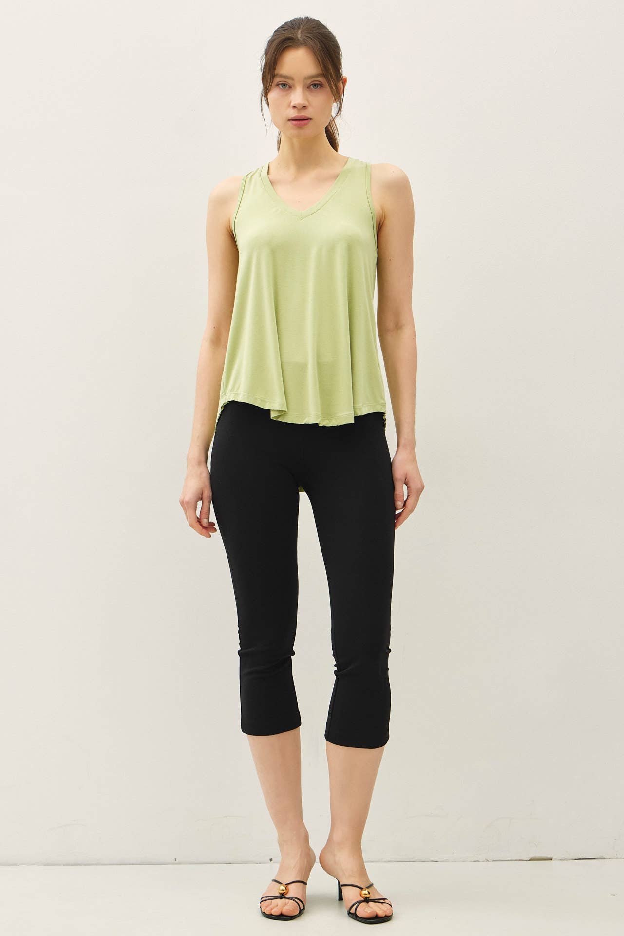 V-NECK SWING TANK