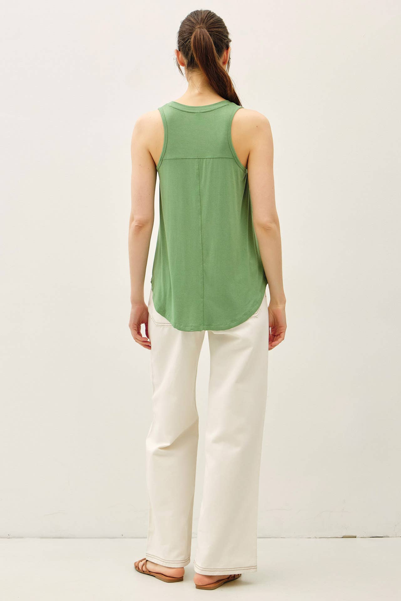 V-NECK SWING TANK
