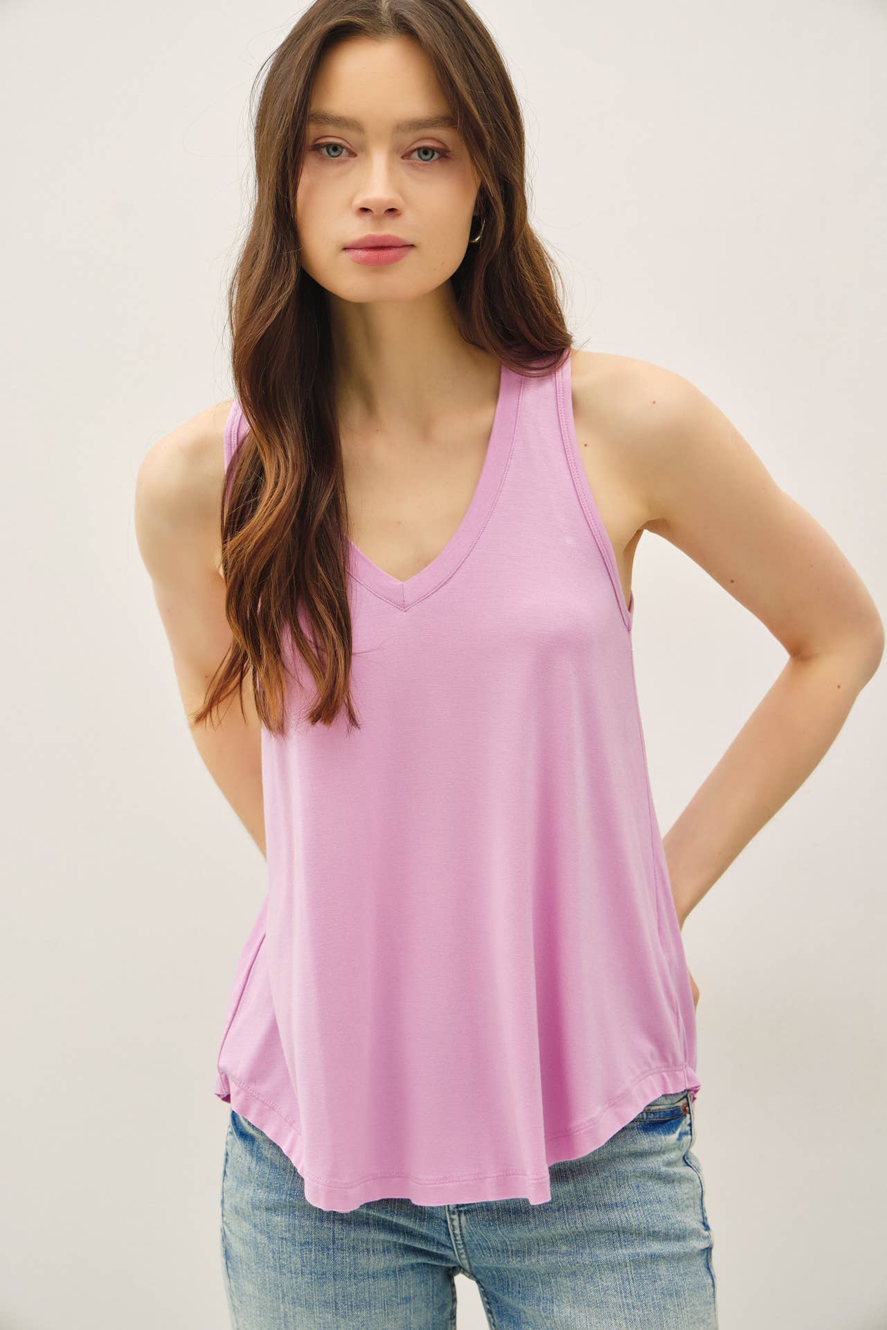 V-NECK SWING TANK
