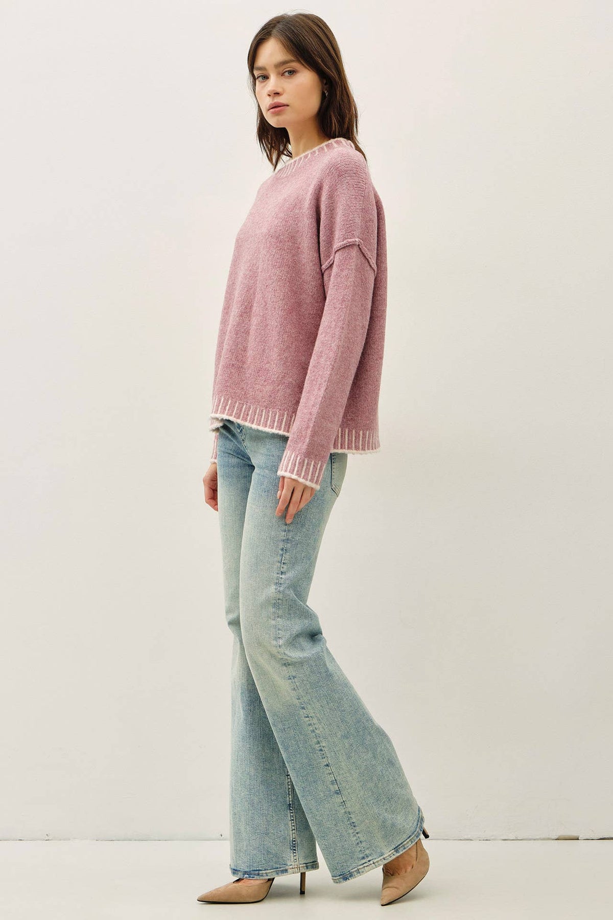 ACCENT COLOR STITCHING OVERSIZED SWEATER