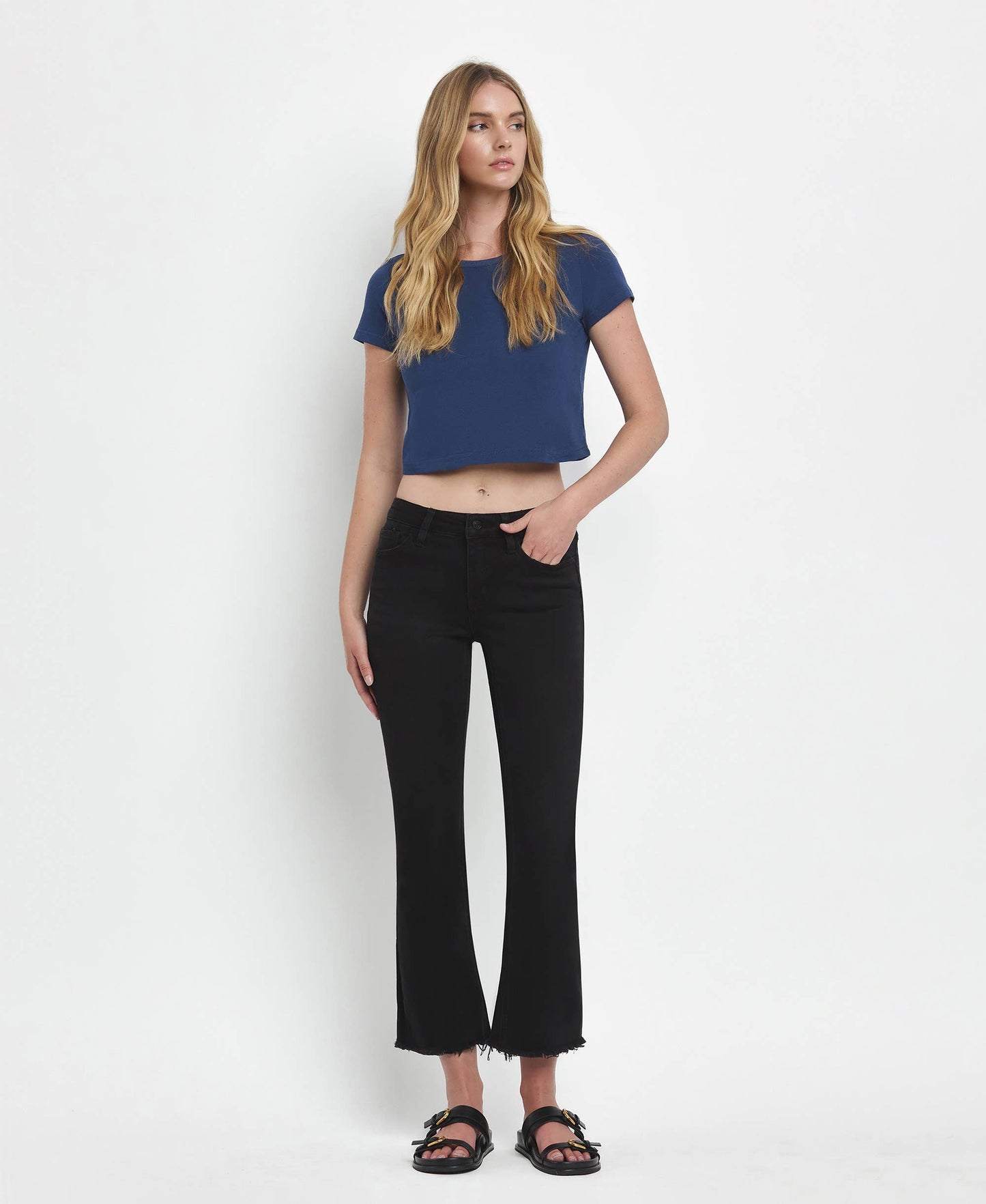 MID RISE BLACK CROP JEANS