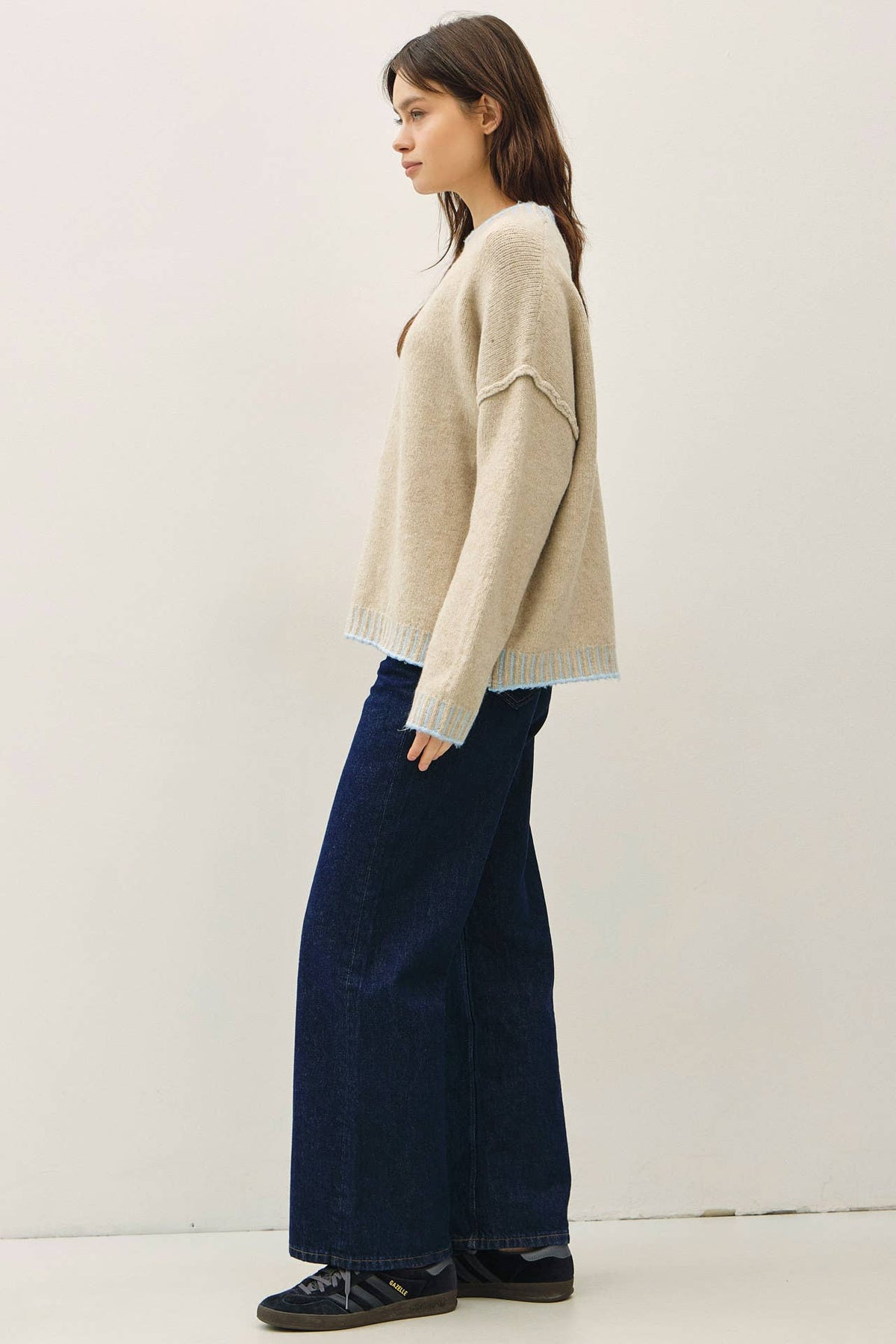 ACCENT COLOR STITCHING OVERSIZED SWEATER