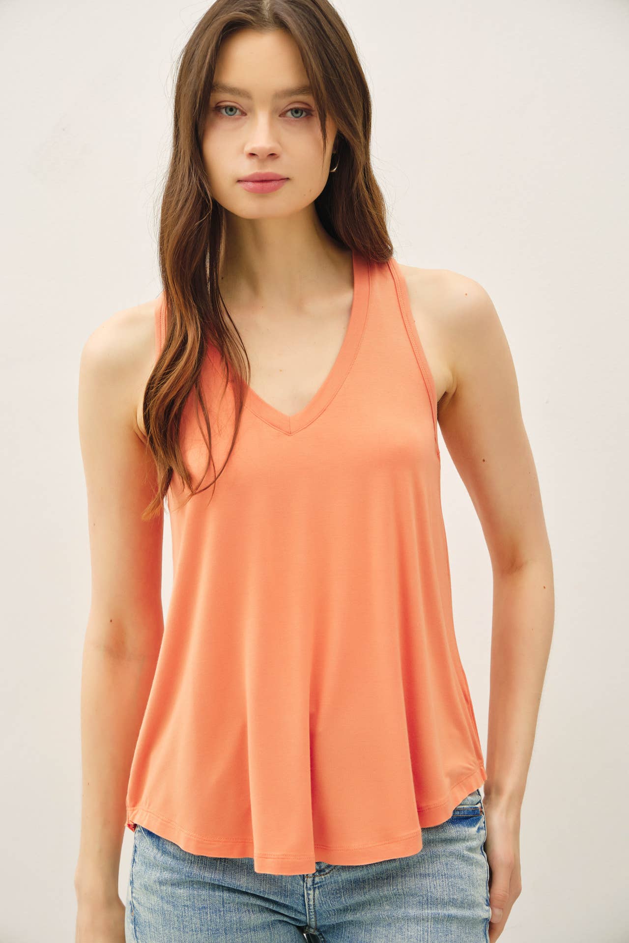V-NECK SWING TANK