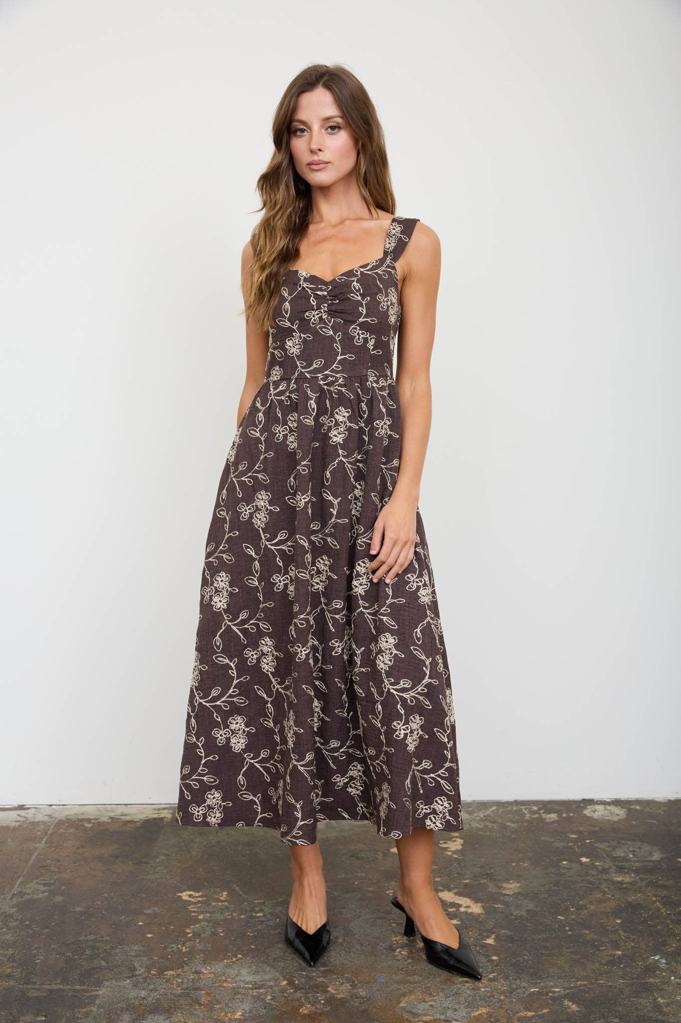 EMBROIDERED FLORAL SWEETHEART MIDI DRESS