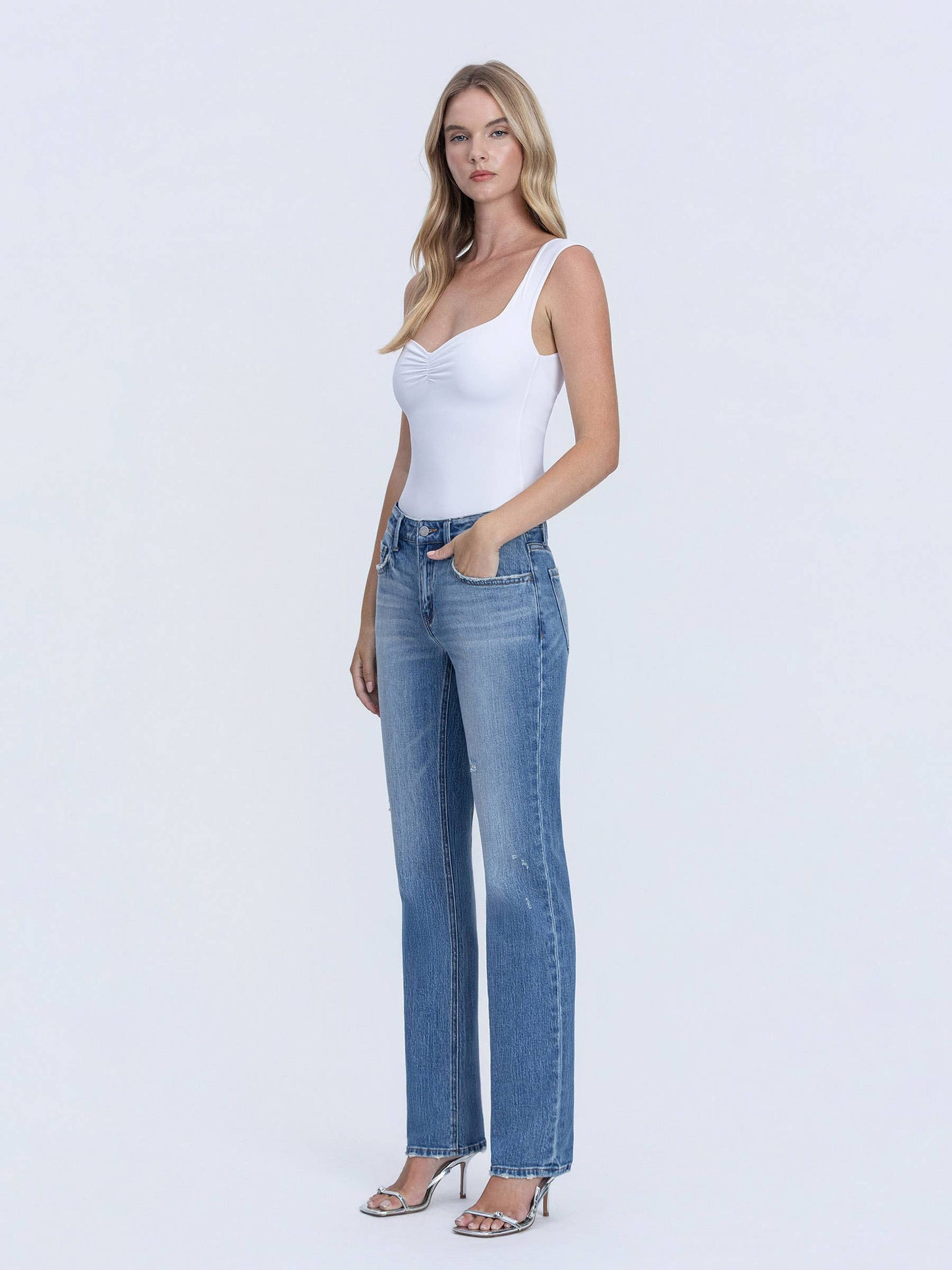 SOPHIA MID RISE FULL LENGTH MEDIUM WASH STRAIGHT JEANS T7310