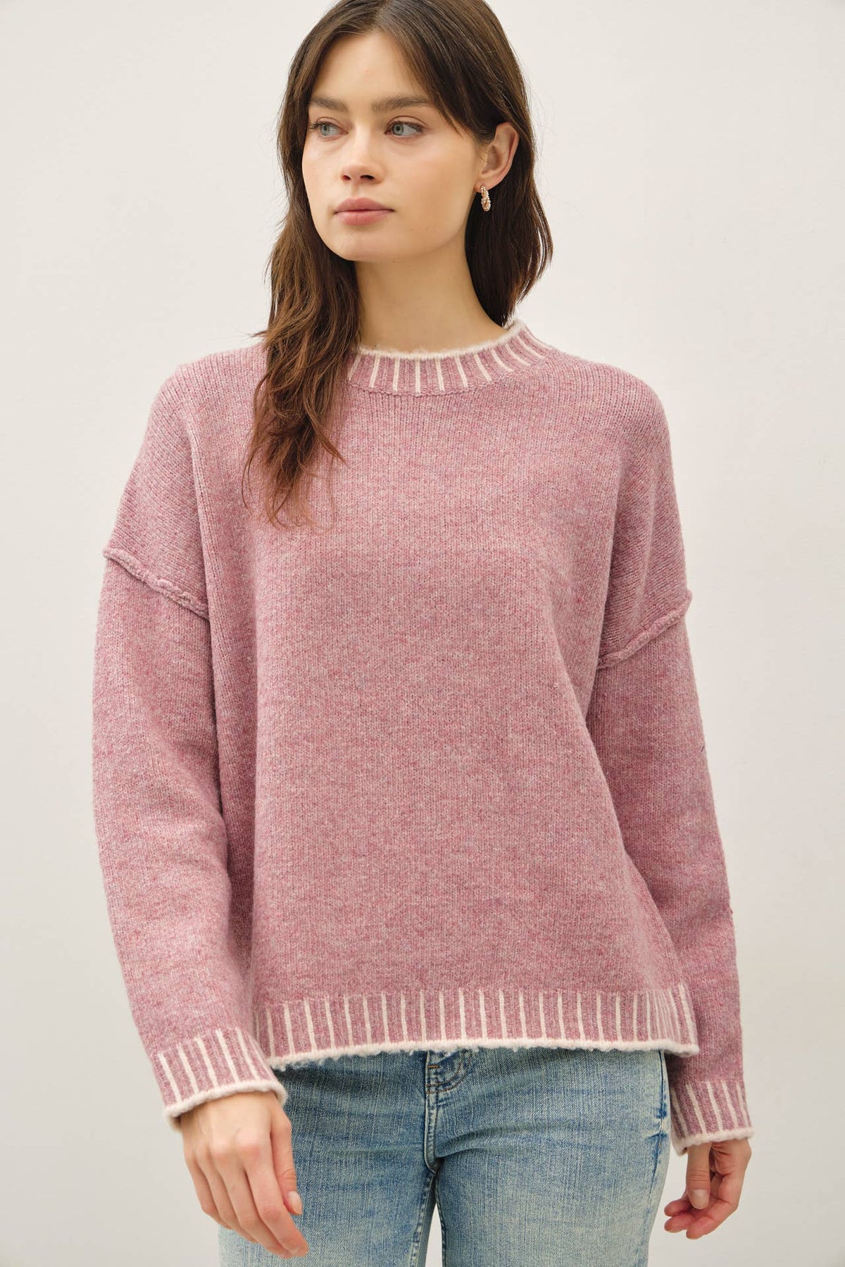 ACCENT COLOR STITCHING OVERSIZED SWEATER