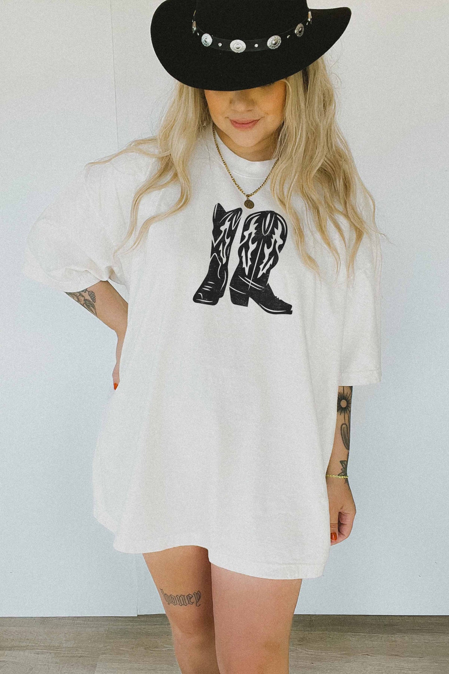 COWGIRL BOOTS OVERSIZED TEE