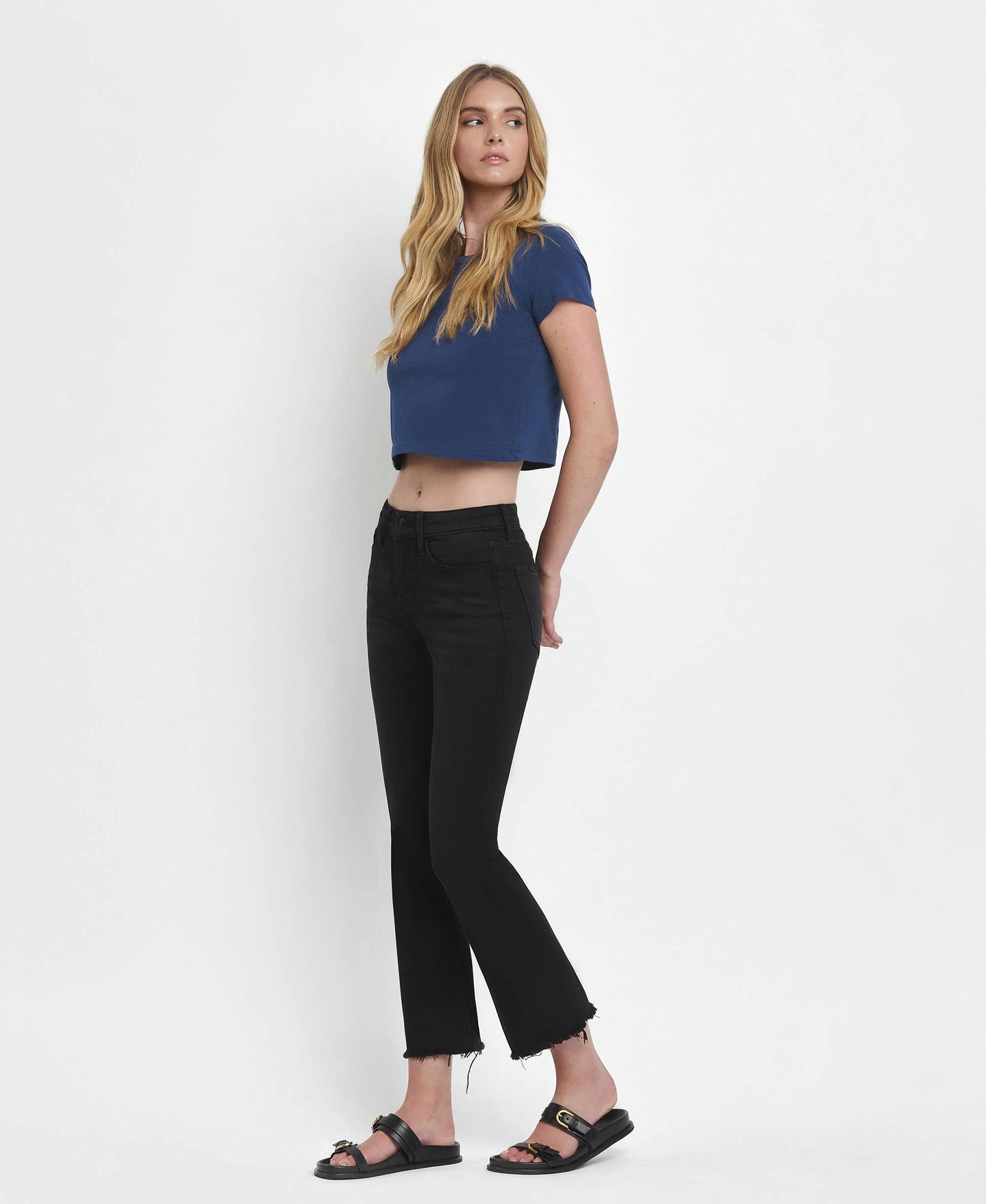 MID RISE BLACK CROP JEANS
