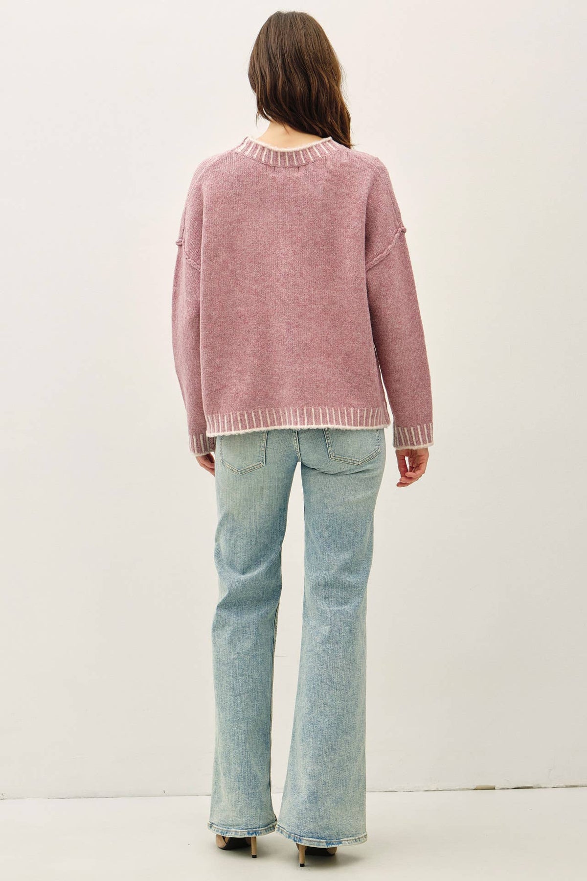 ACCENT COLOR STITCHING OVERSIZED SWEATER