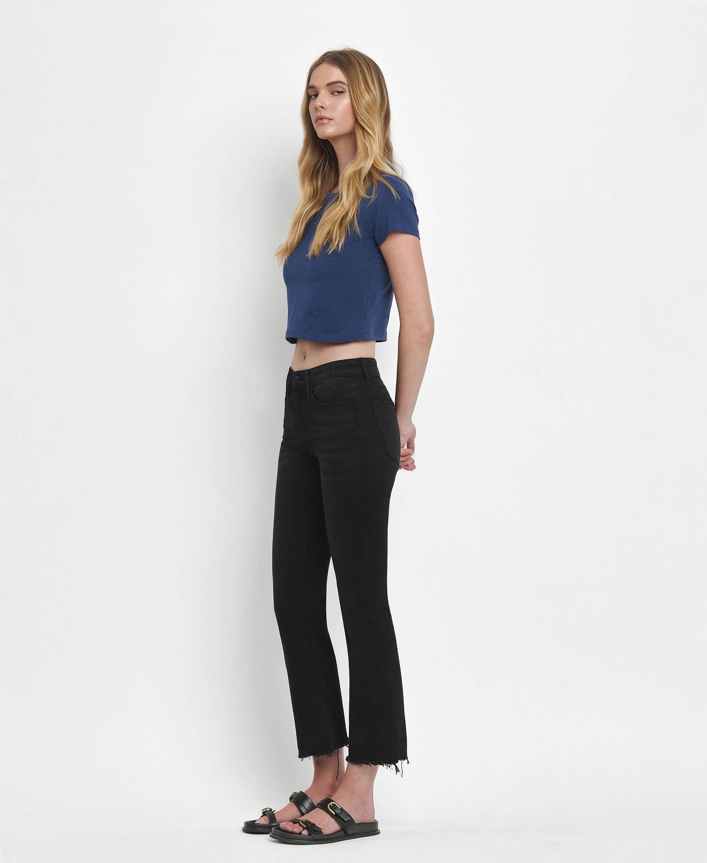 MID RISE BLACK CROP JEANS