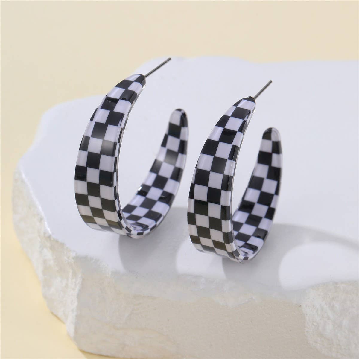 Retro Checkered Resin Hoop Earrings | 40E480