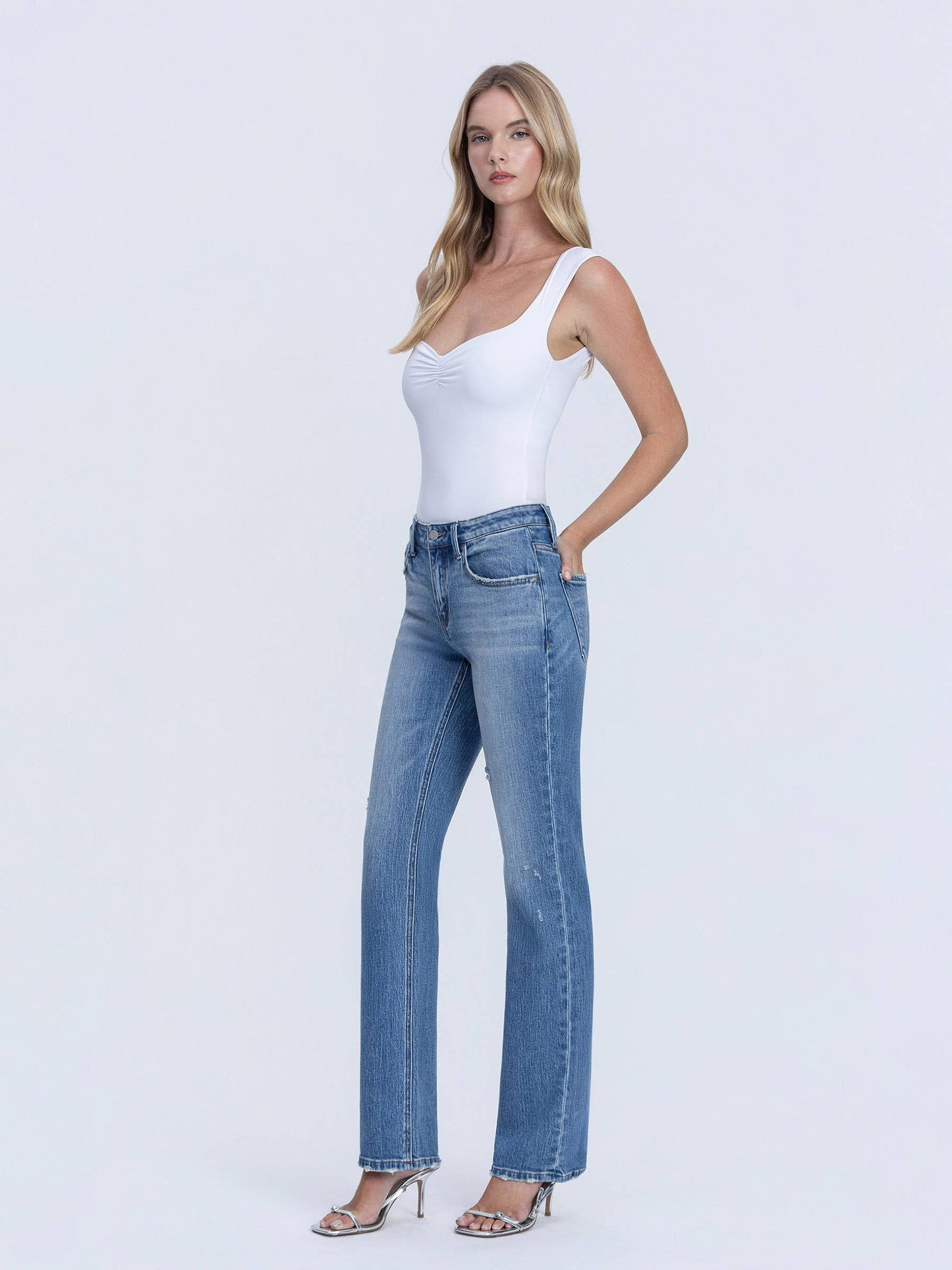 SOPHIA MID RISE FULL LENGTH MEDIUM WASH STRAIGHT JEANS T7310