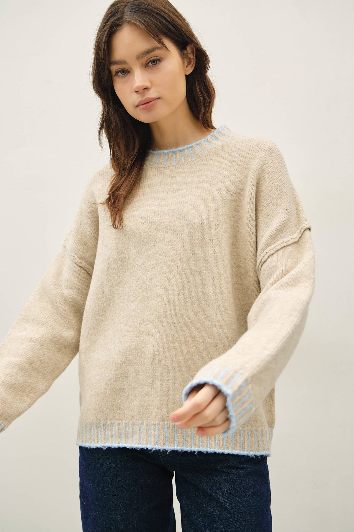 ACCENT COLOR STITCHING OVERSIZED SWEATER