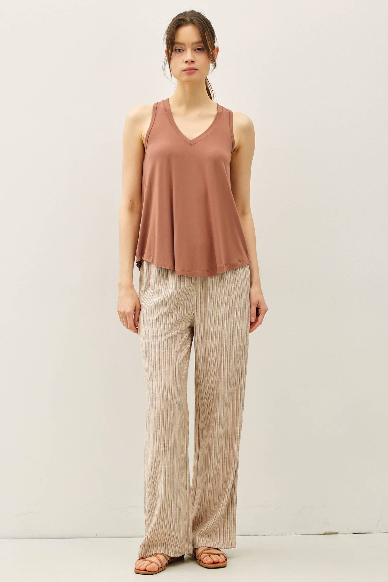 V-NECK SWING TANK