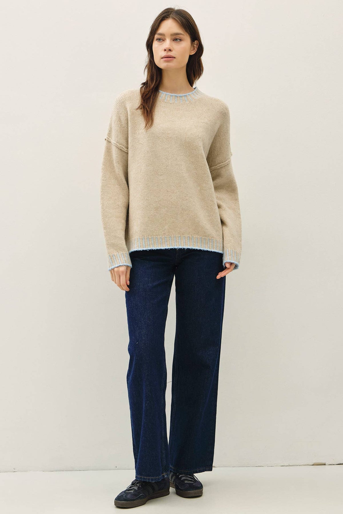 ACCENT COLOR STITCHING OVERSIZED SWEATER