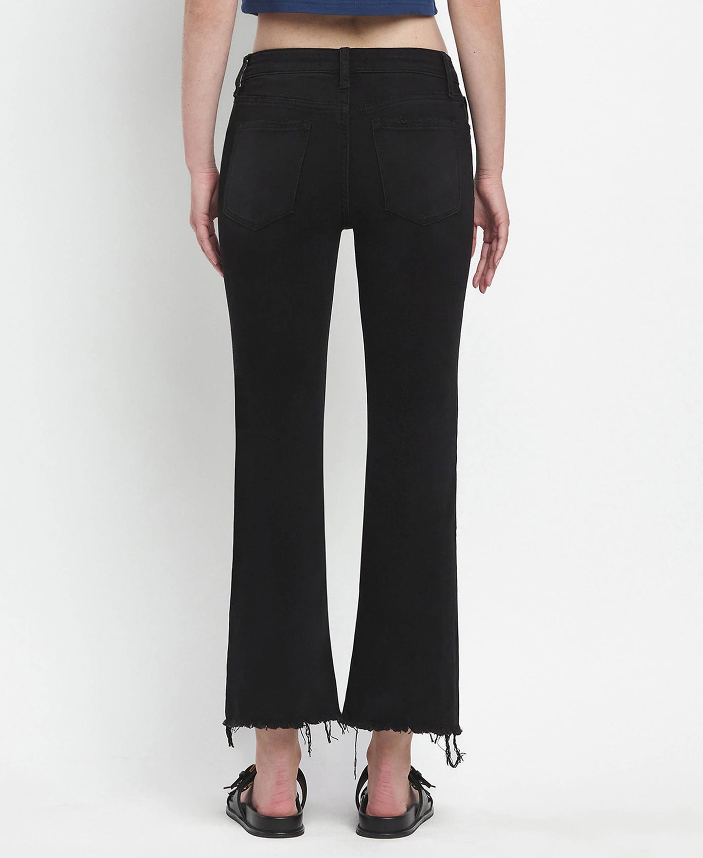 MID RISE BLACK CROP JEANS