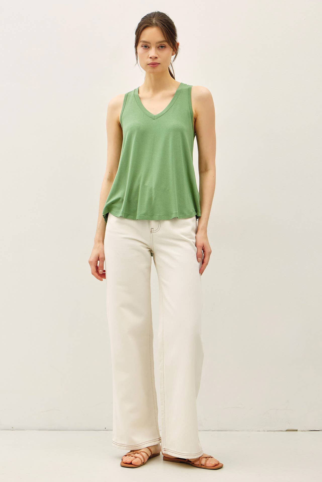 V-NECK SWING TANK