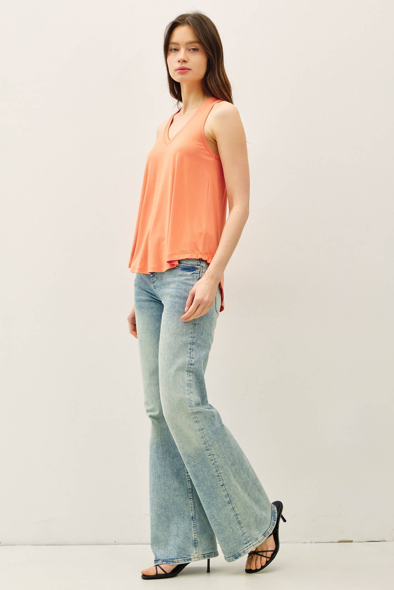 V-NECK SWING TANK