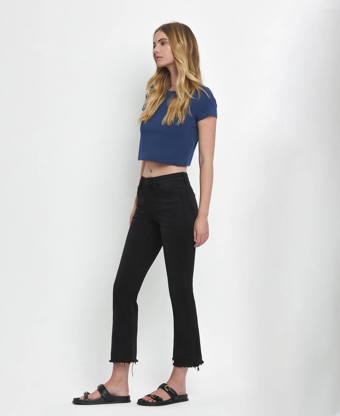 MID RISE BLACK CROP JEANS
