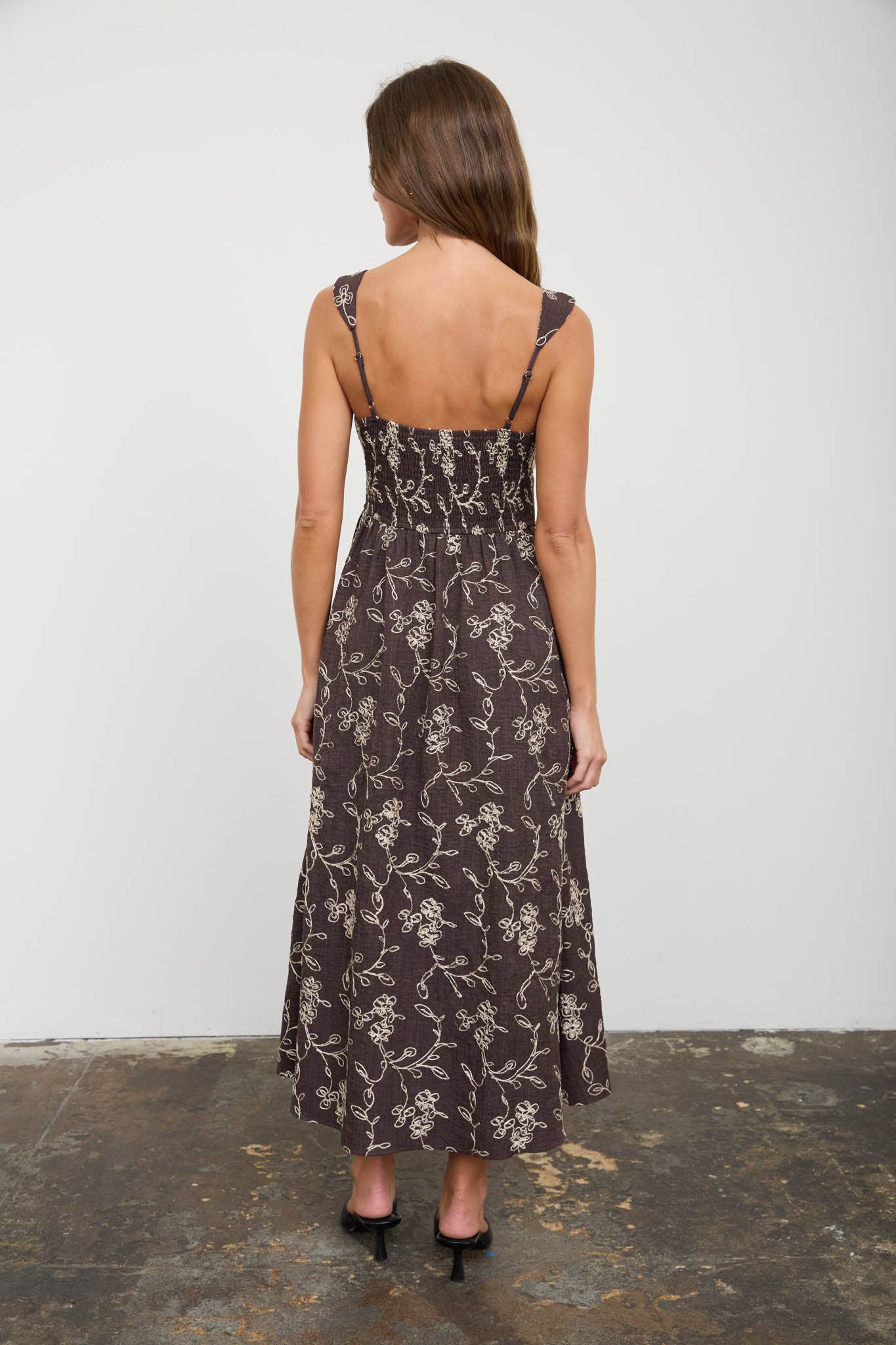 EMBROIDERED FLORAL SWEETHEART MIDI DRESS