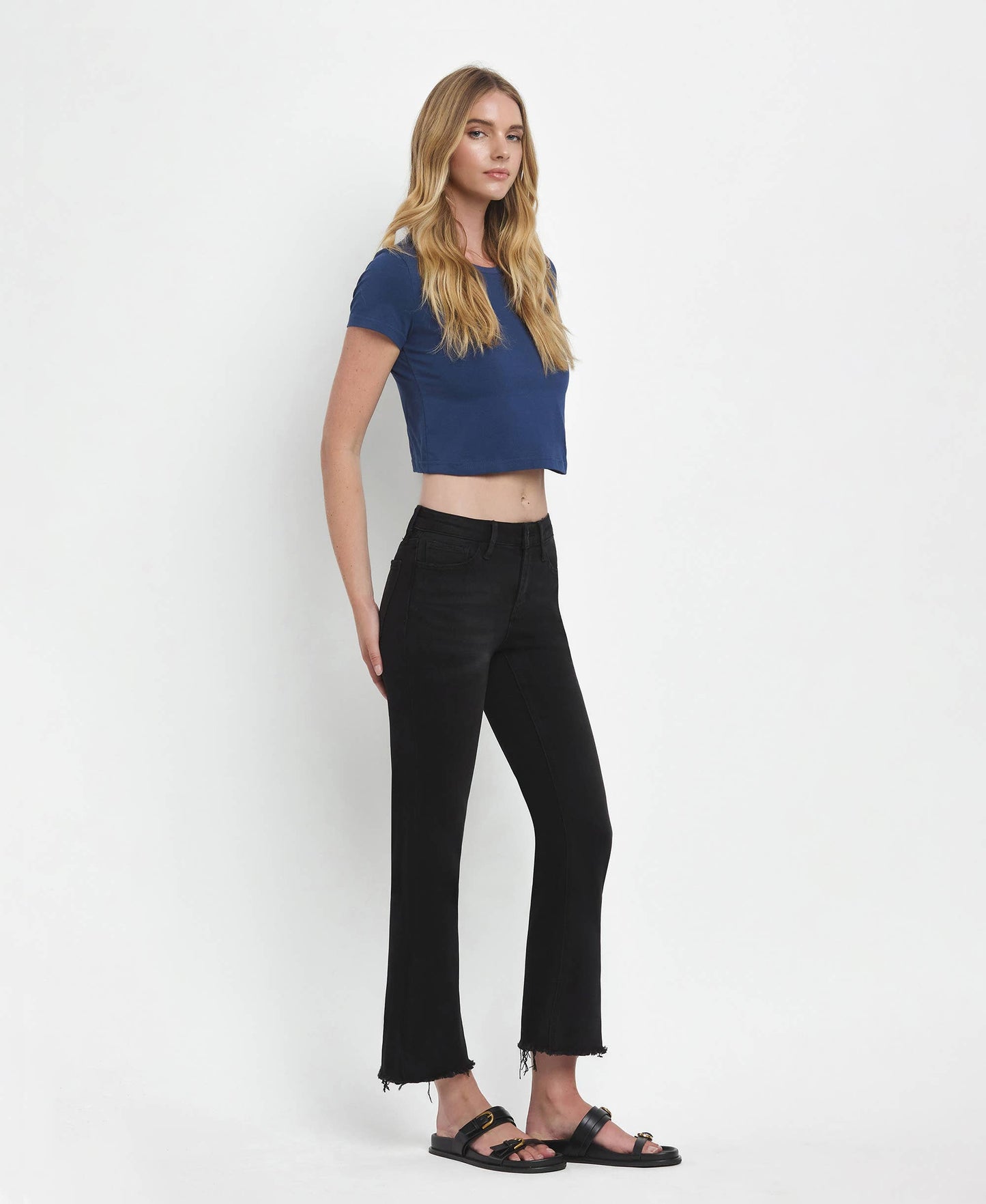 MID RISE BLACK CROP JEANS