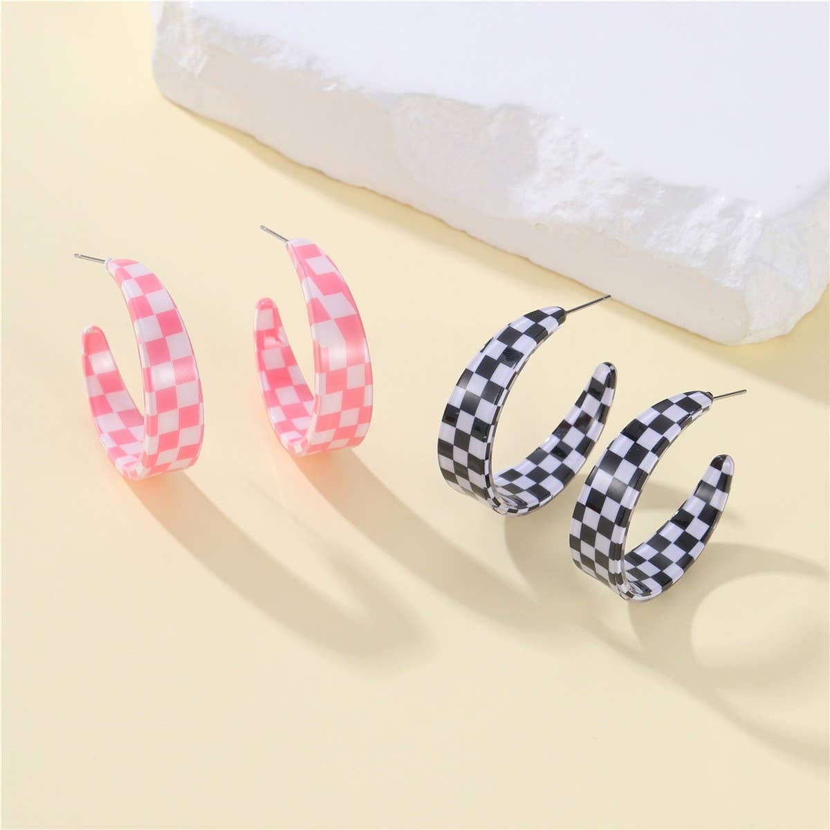 Retro Checkered Resin Hoop Earrings | 40E480