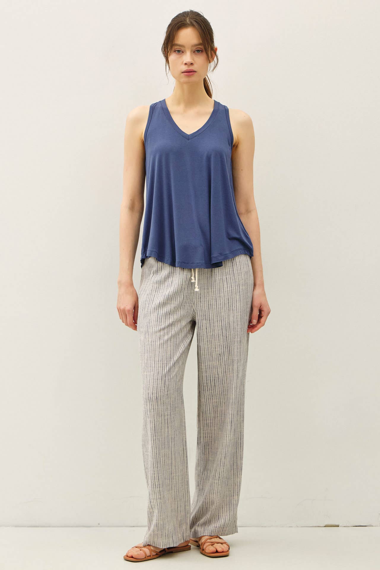 V-NECK SWING TANK